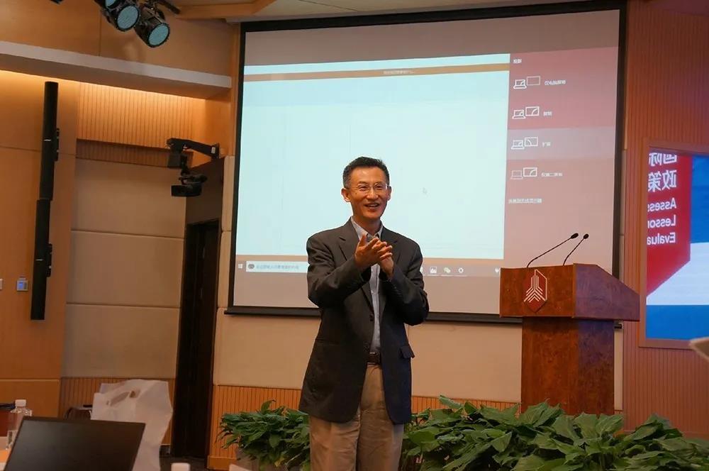 鞠老师2.jpg 鞠老师2.jpg