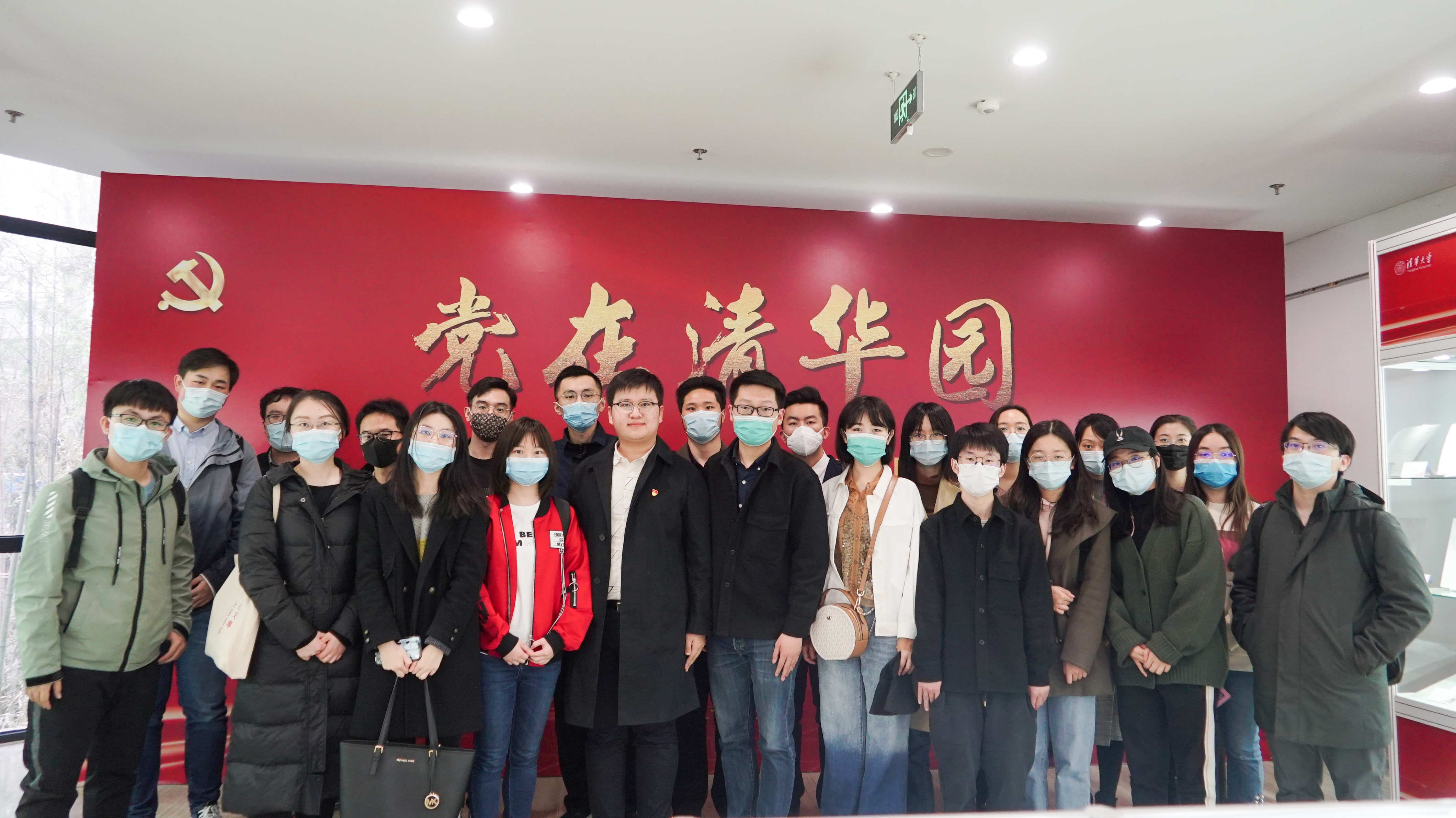 图为同学们在麻豆传媒
图书馆北馆大厅合影.jpg